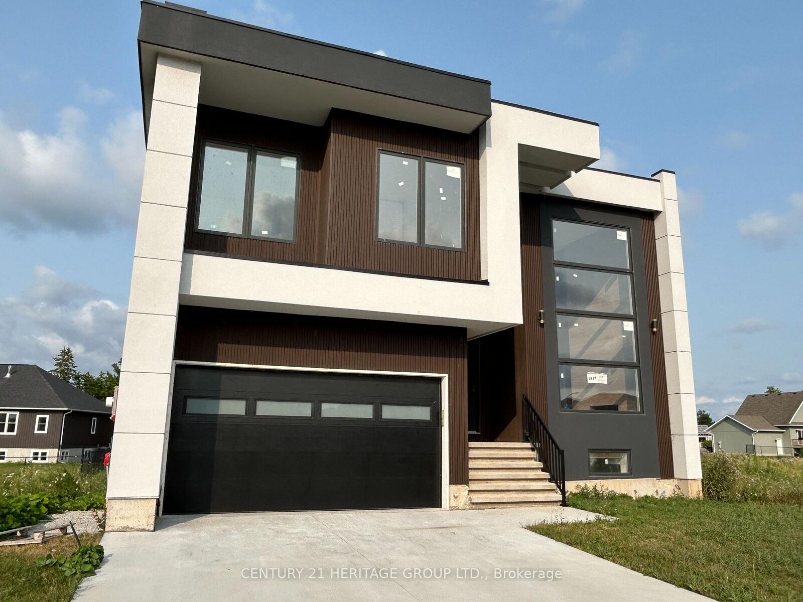 Property Photo:  3717 Lakepoint Drive  ON L3V 8M9 