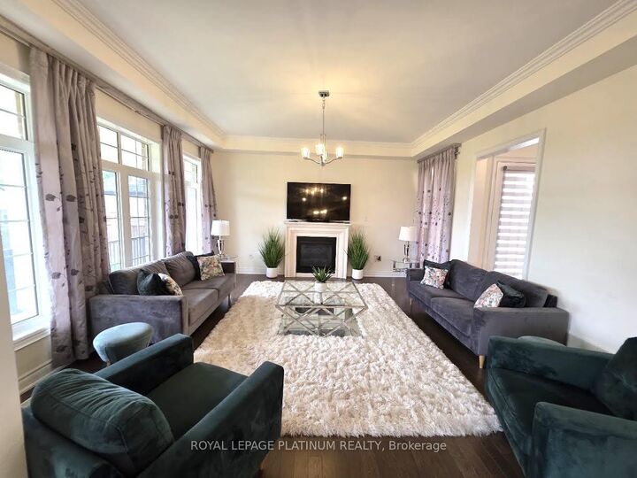 Property Photo:  25 Munsie Drive  ON L7B 0N8 