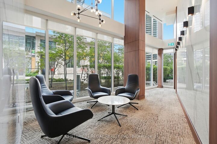 Property Photo:  113 McMahon Drive Th07  ON M2K 2X9 
