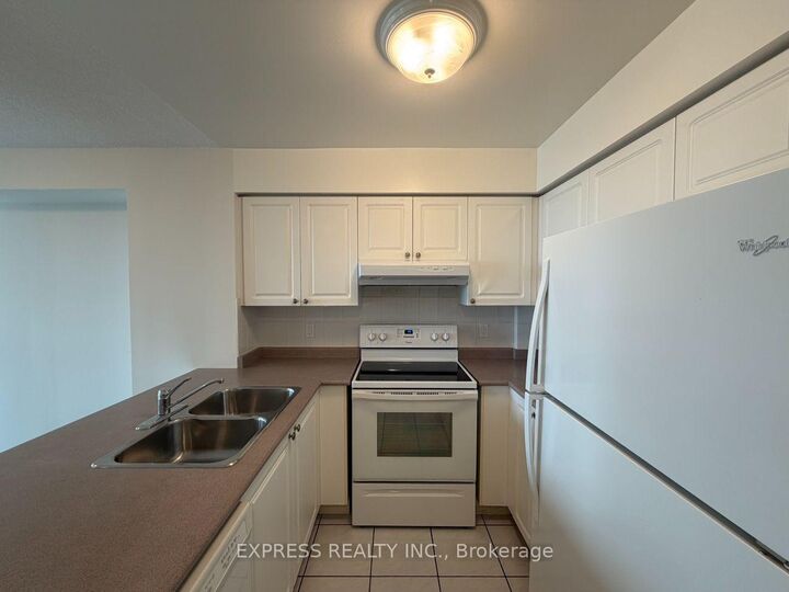 Property Photo: 8 Hillcrest Avenue 1605 ON M2N 6Y6
