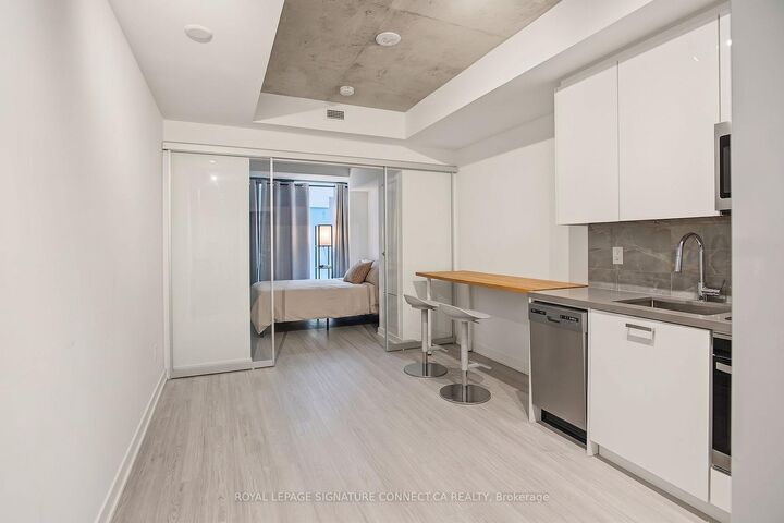 Property Photo:  195 McCaul Street 310  ON M5T 1W6 