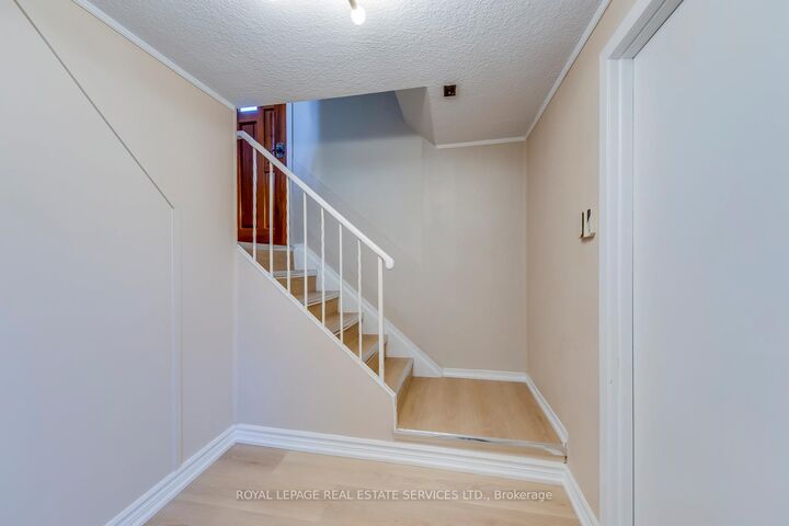 Property Photo:  383 Wentworth Street Bsmt  ON L6K 1X1 