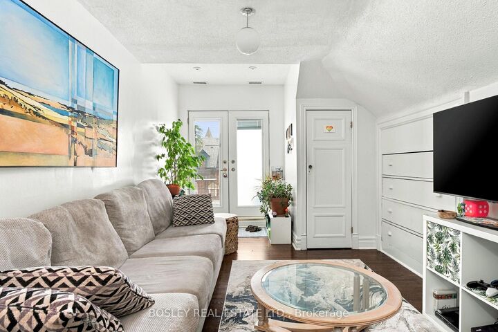 Property Photo: 399A Palmerston Blvd Boulevard ON M6G 2N7