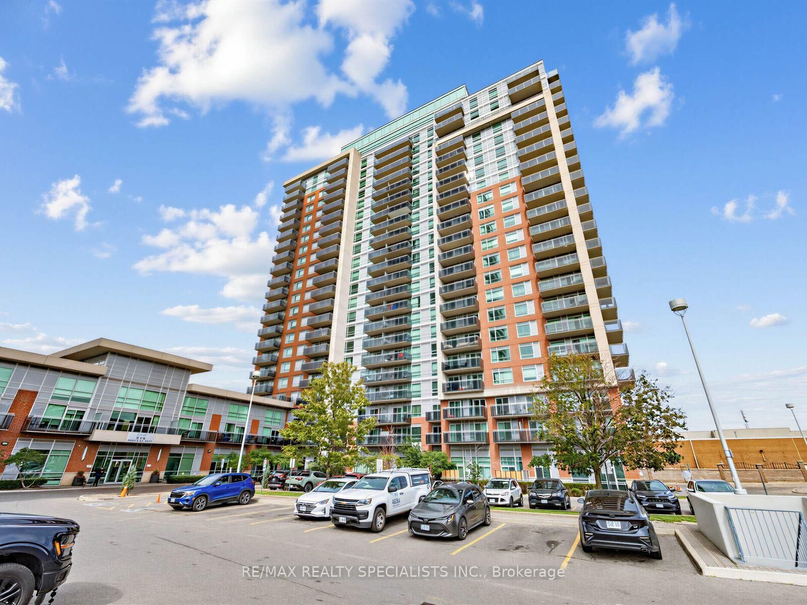 Property Photo:  215 Queen Street E 1501  ON L6W 0A9 
