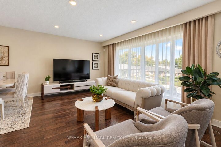Property Photo:  648 Mossbank Court  ON L3Y 3B1 