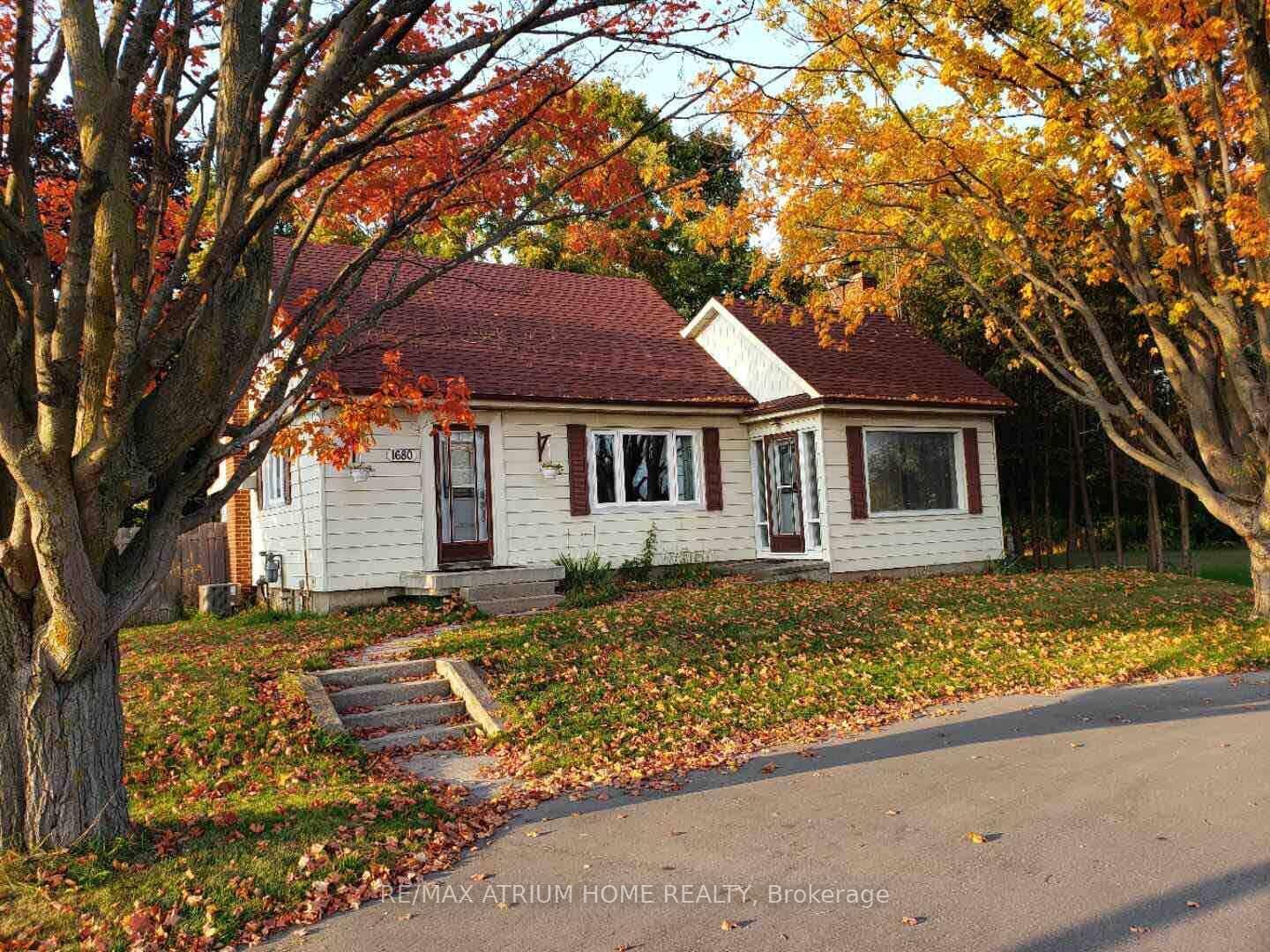 Property Photo:  1680 Victoria Street West Street  ON L1P 2B4 