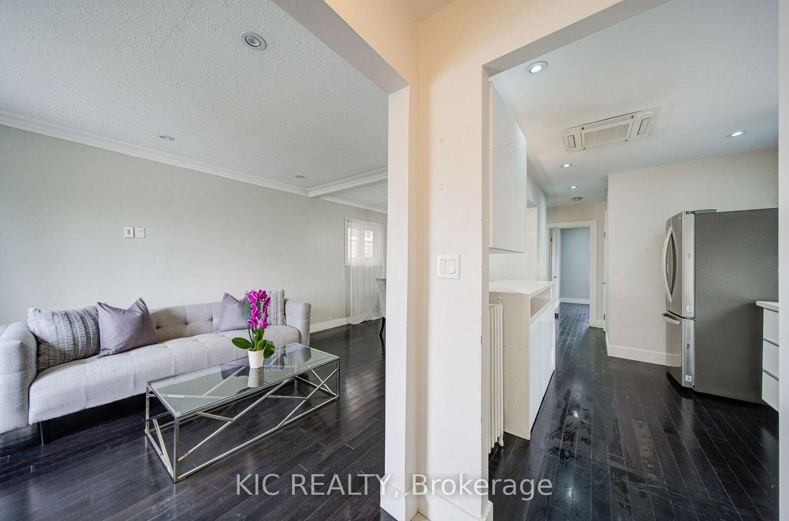 Property Photo:  35 Montcalm Avenue NW  ON M6E 4N5 