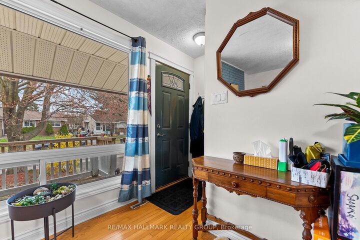 Property Photo:  1318 Avenue Q N/A  ON K1G 0B6 