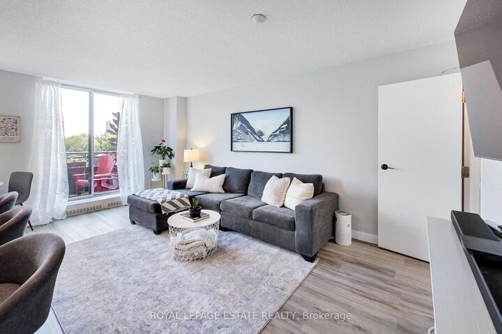 Property Photo:  1071 Woodbine Avenue 311  ON M4C 4C2 