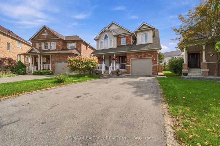 Property Photo:  27 Watkins Glen Crescent  ON L4G 7P3 