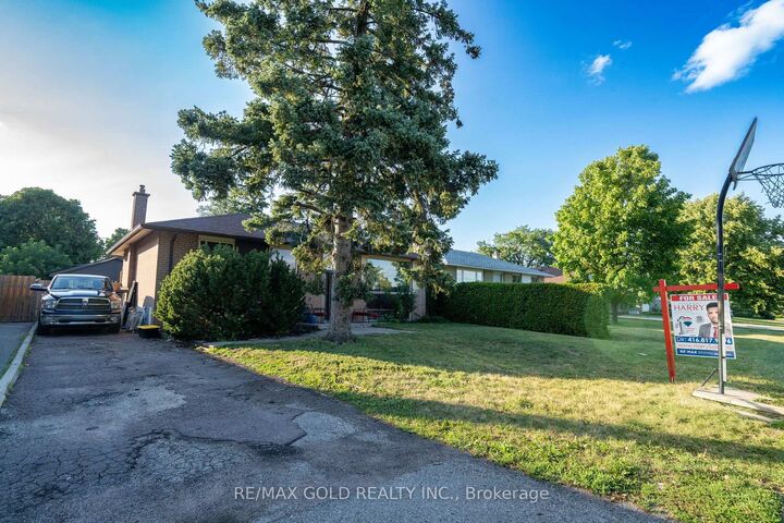 Property Photo:  12 Alexandria Crescent  ON L6T 1N3 