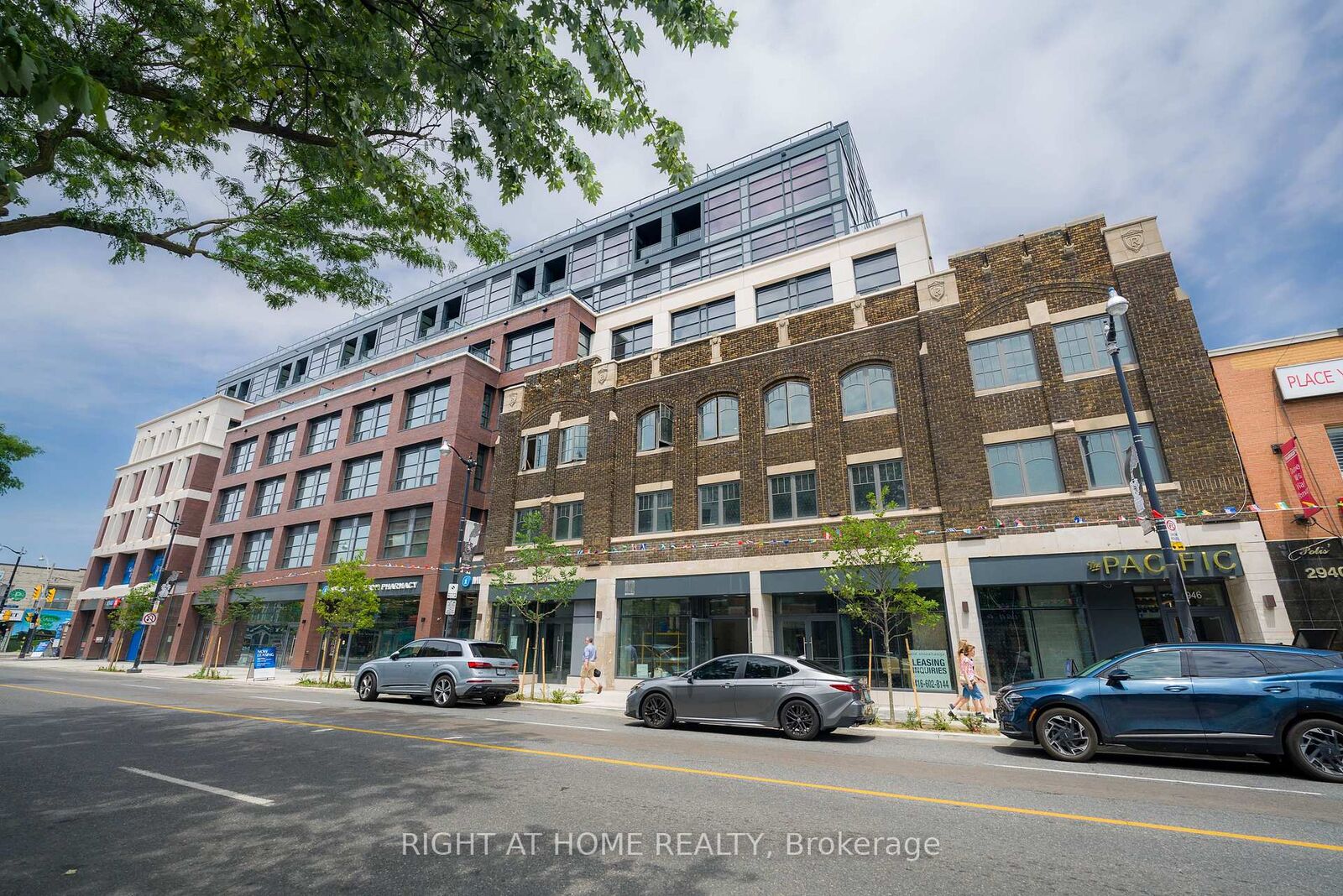 Property Photo:  2946 Dundas Street W 605  ON M6P 1Y8 