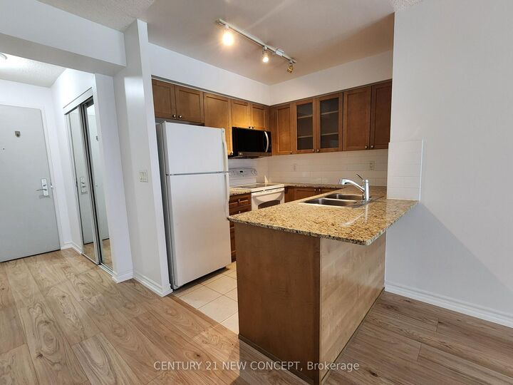 Property Photo: 761 Bay Street 1806 ON M5G 2R2