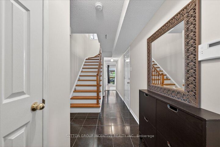 Property Photo:  97 Yellowood Circle  ON L4J 8M3 