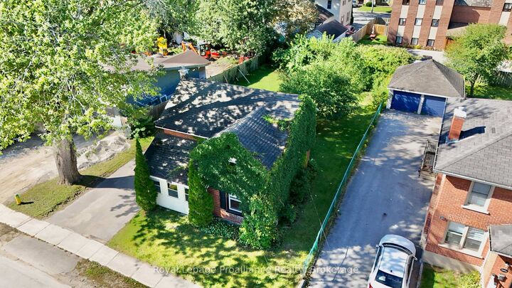 Property Photo:  166 Burnham Street  ON K8N 3R9 