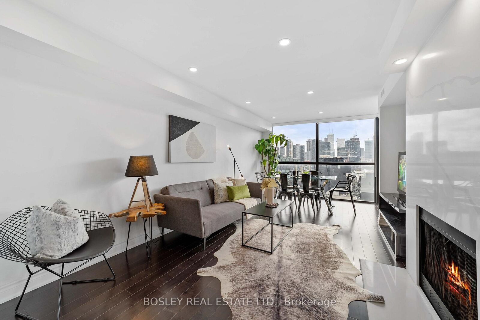 Property Photo:  705 King Street Ph02  ON M5V 2W8 