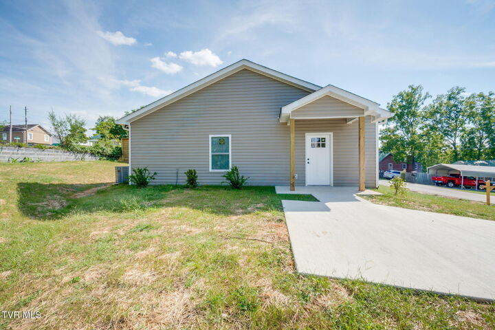 Property Photo:  