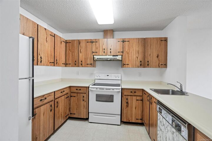 Property Photo: 1745 Leighton Rd #206 BC V8R 6R6