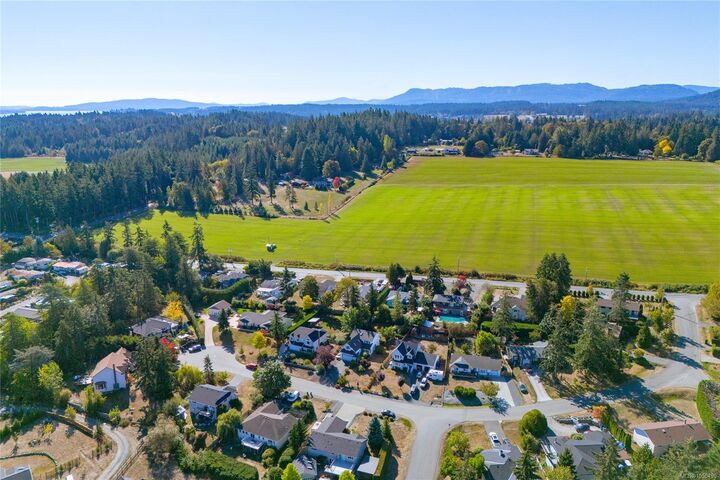 Property Photo: 4525 Lambourn Dr BC V0R 1N2