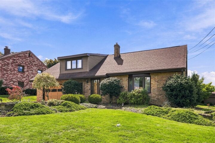Property Photo:  204 Pickwick Dr  PA 15102 