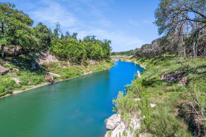 Property Photo: 2038 Paradise Parkway TX 78133