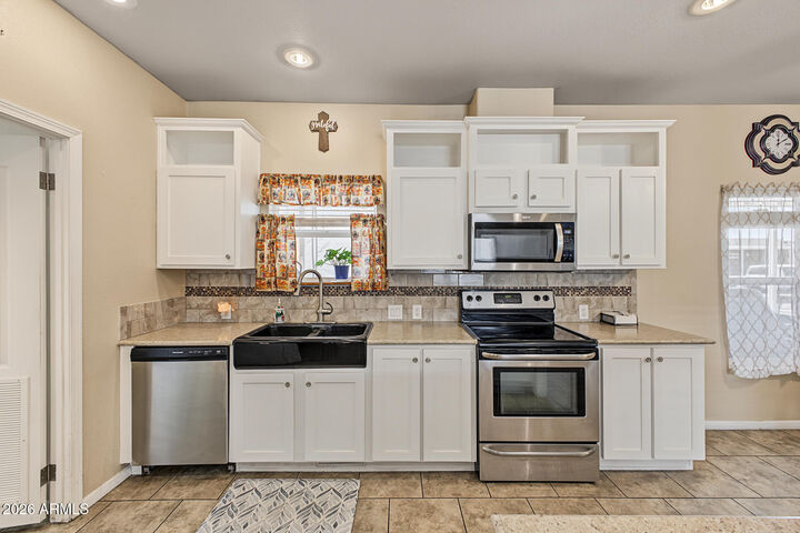 Property Photo: 2000 S Apache Road 3 AZ 85326
