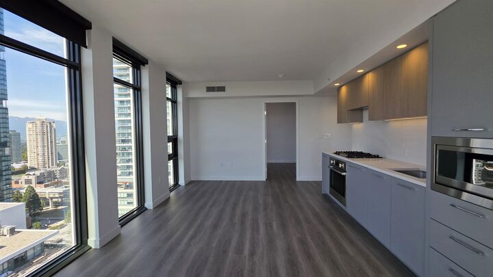 Property Photo:  6608 Sussex Avenue 2202  BC V5H 0M3 