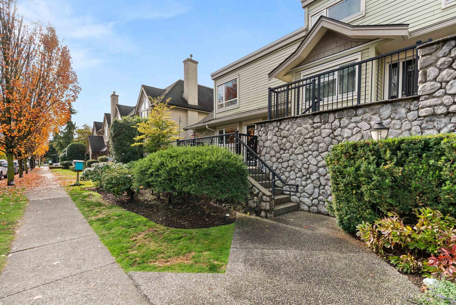 Property Photo: 1741 Chesterfield Avenue BC V7M 2N9