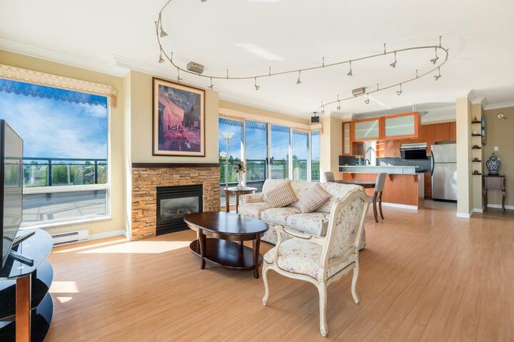 Property Photo:  8480 Granville Avenue 419  BC V6Y 1P6 