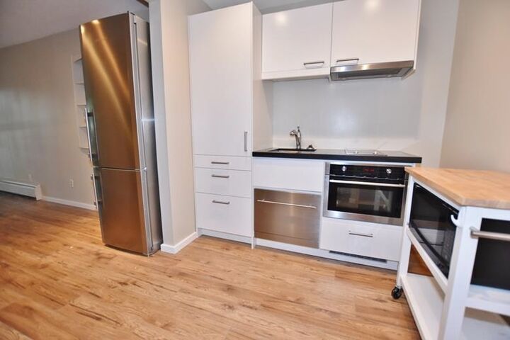 Property Photo:  1950 W 8th Avenue 203  BC V6J 1W3 