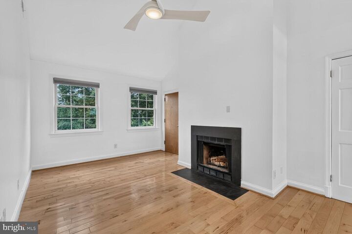 Property Photo:  2709 Arlington Boulevard 302  VA 22201 