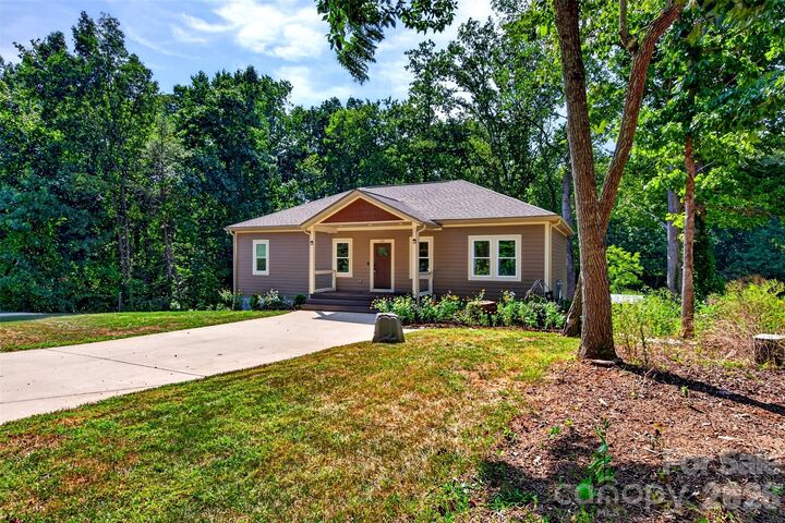 Property Photo: 131 Ridge Road NC 28715
