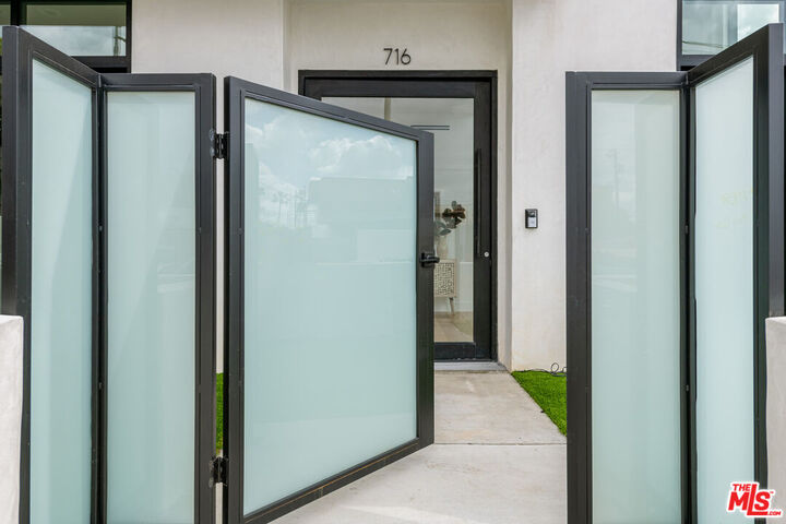 Property Photo: 716 Lucile Ave CA 90026