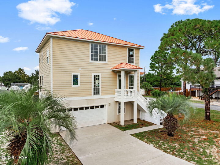 Property Photo: 5900 Hilltop Avenue FL 32408