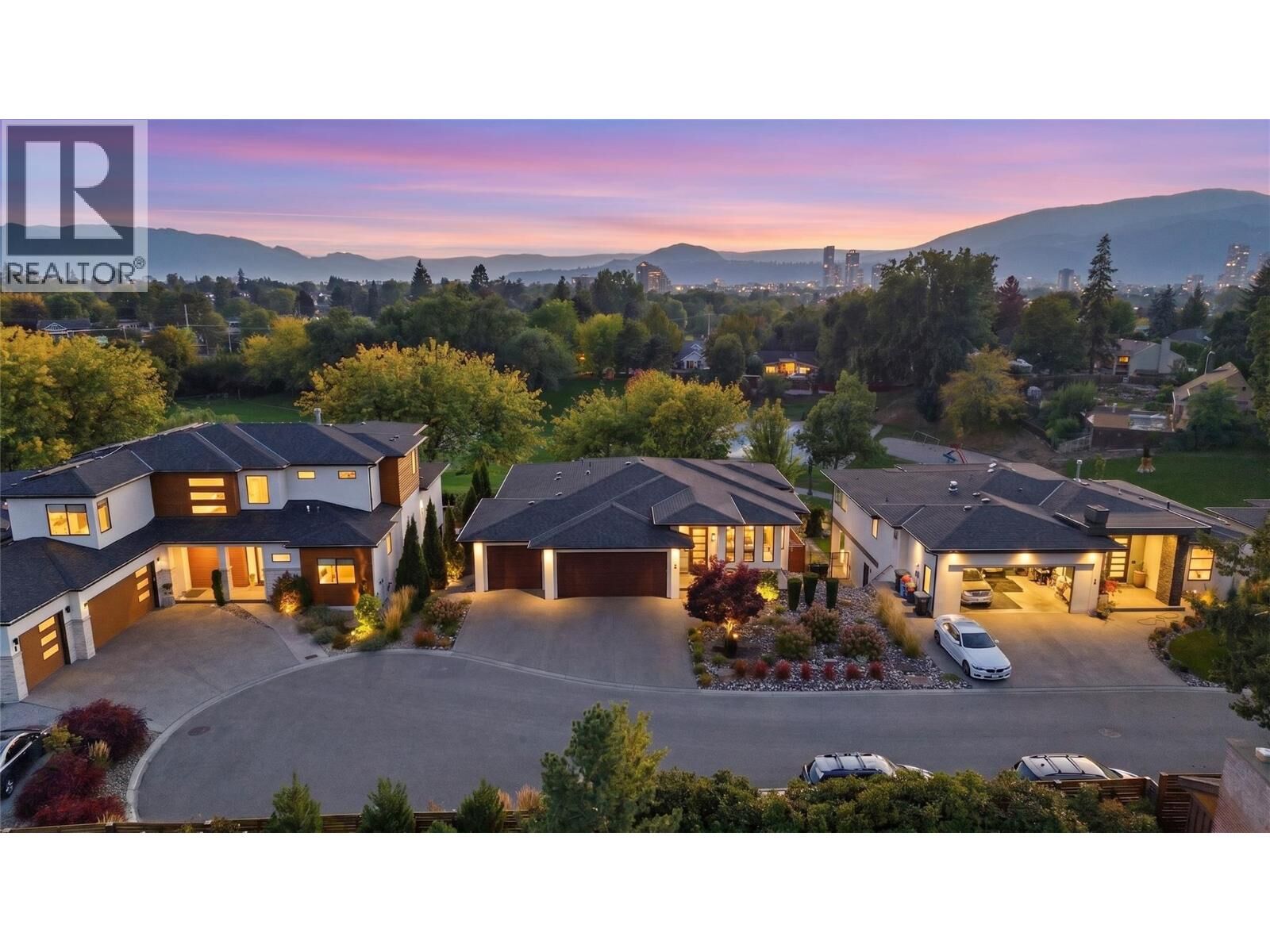 Property Photo:  1675 Willow Crescent 3  BC V1Y 4K4 