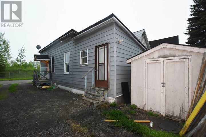 Property Photo:  646 Portage Ln  ON P6A 1K5 