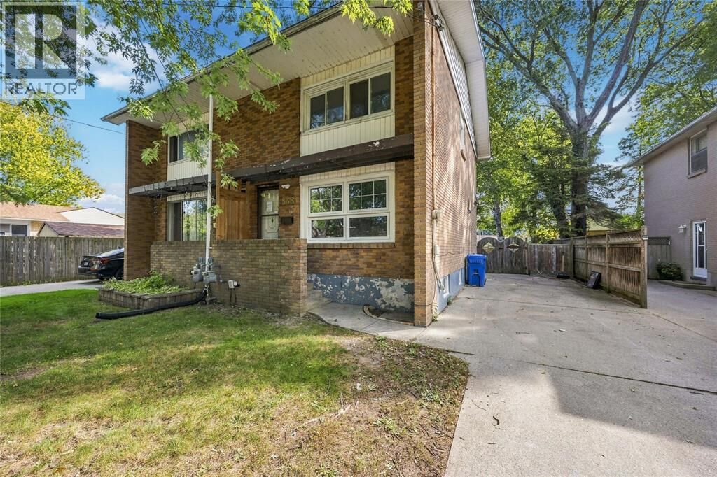 Property Photo:  838 Vroom Avenue  ON N7S 2W8 