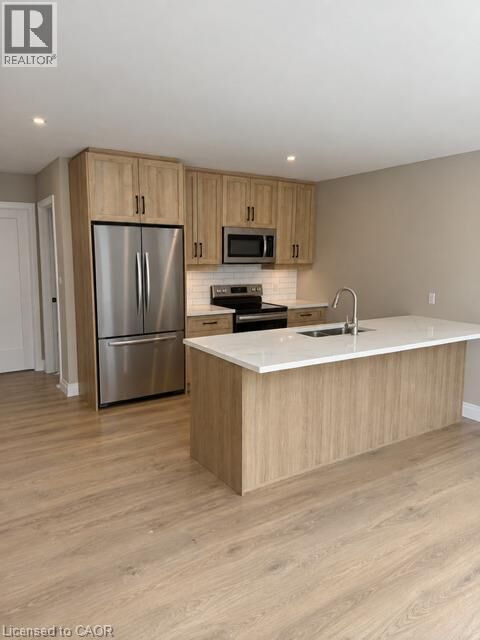 Property Photo:  95 Franklin Street North 2  ON N2A 1Y1 