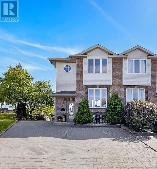 Property Photo:  37 Timber Ridge Court  ON P3E 6K1 
