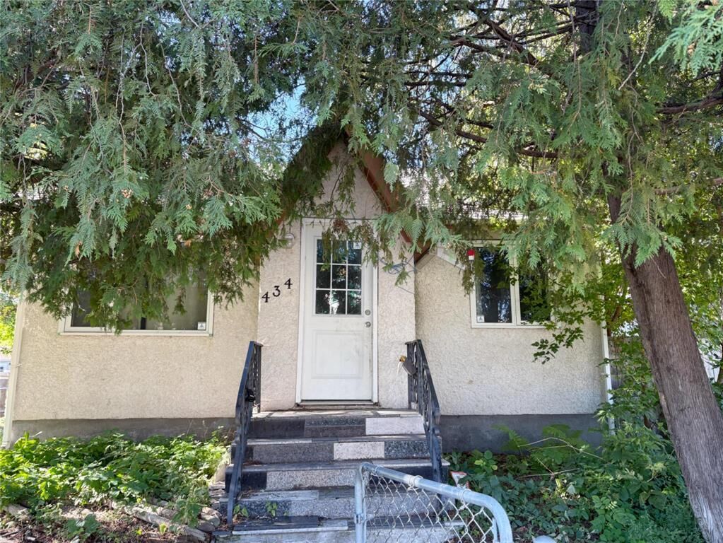 Property Photo: 434 Jamison Avenue MB R2K 1N0
