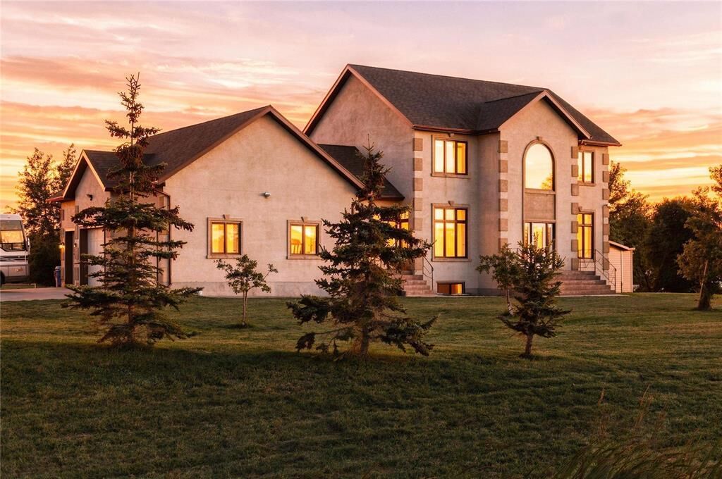 Property Photo: 486 Poneida Road MB R4A 6A6