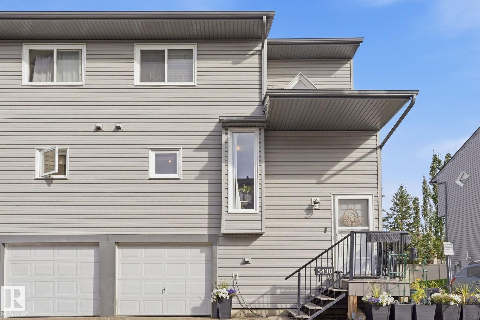 Property Photo:  5340 38A Avenue NW  AB T6R 1K4 