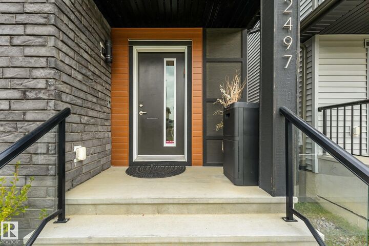 Property Photo:  2497 Kelly Circle Circle SW  AB T6W 4K2 