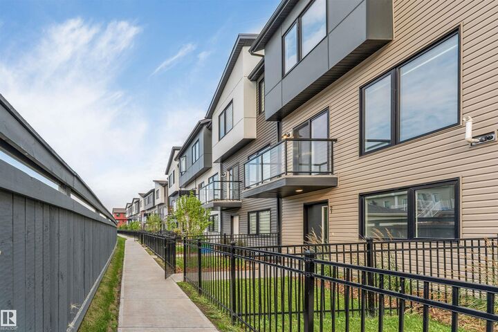 Property Photo:  11910 35 Avenue SW  AB T6W 4Z8 