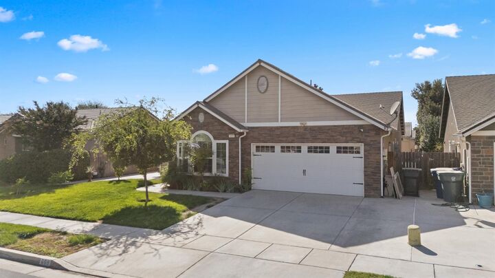 Property Photo:  689 Montana De Oro Street  CA 93274 