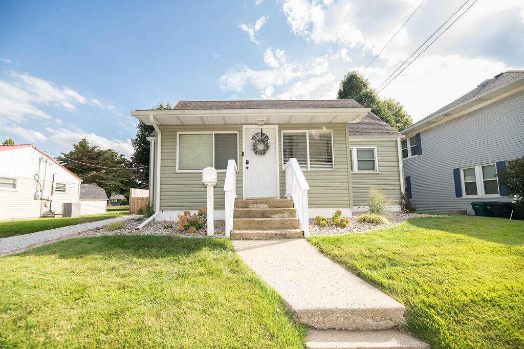 Property Photo:  822 E Jefferson Avenue  IN 46350 