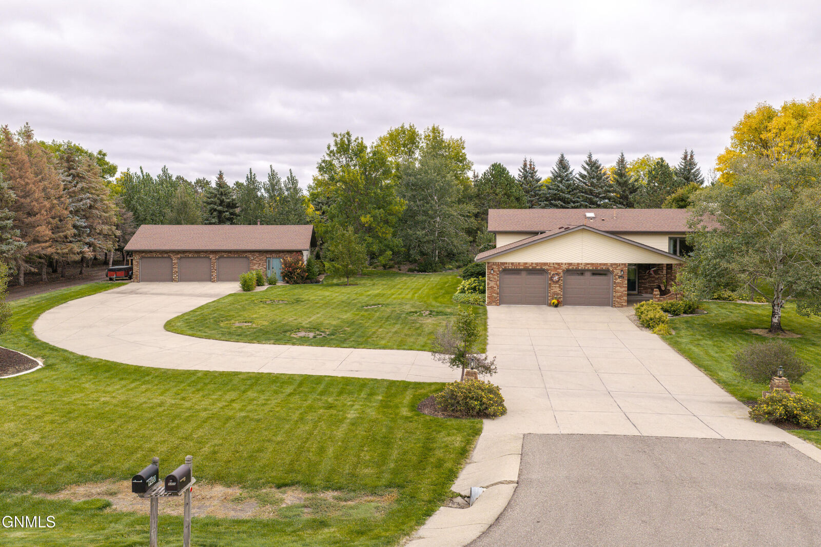 Property Photo:  9405 Oak Drive  ND 58503 