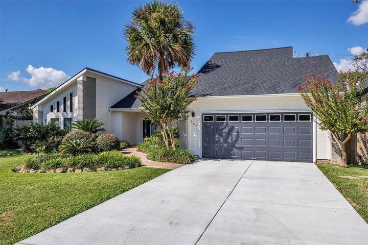 Property Photo: 107 Shirleen Drive TX 77586