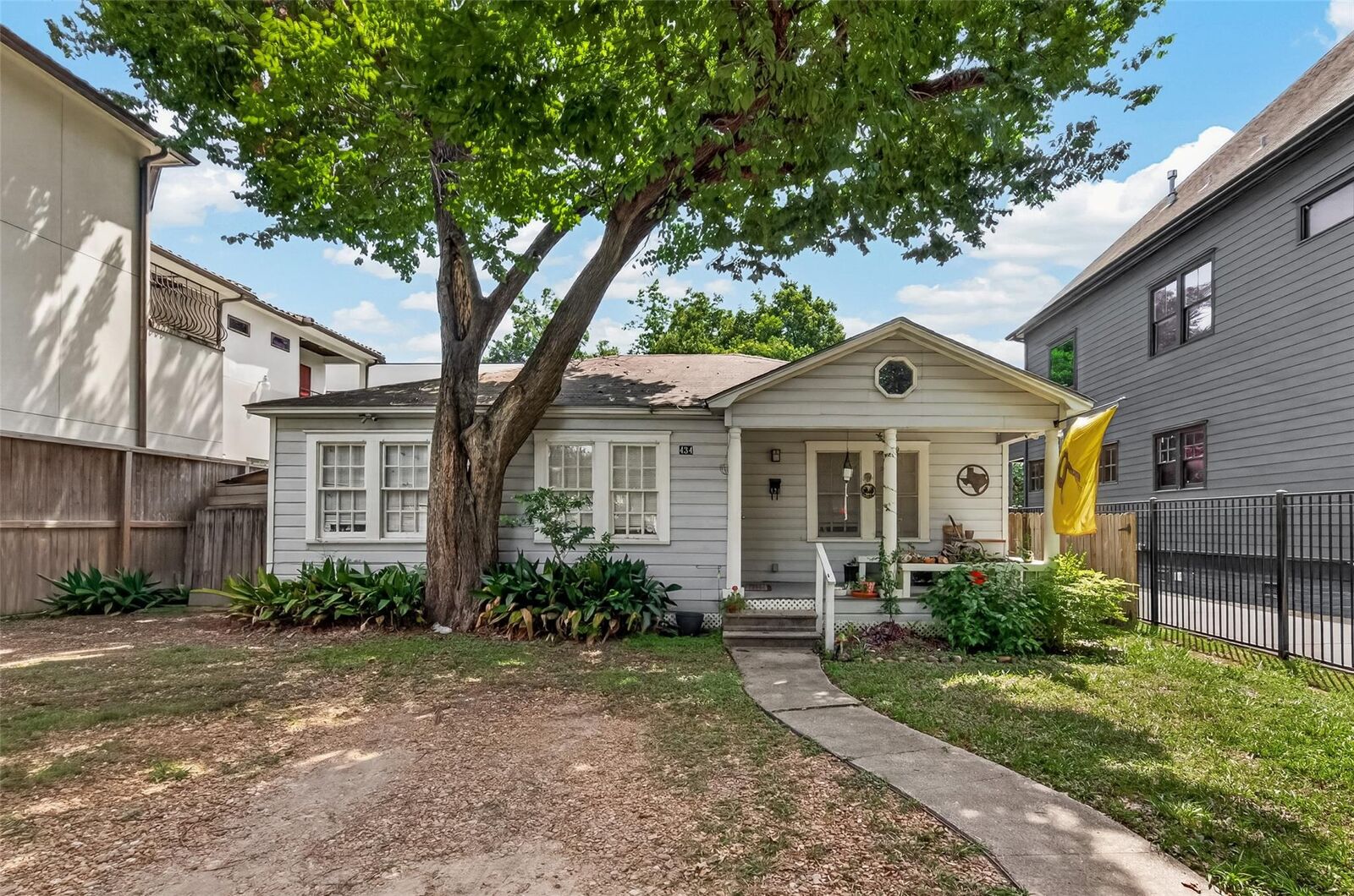 Property Photo:  434 Heights Boulevard  TX 77007 