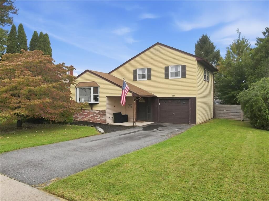Property Photo:  1836 Cloverdale Road  PA 18018 